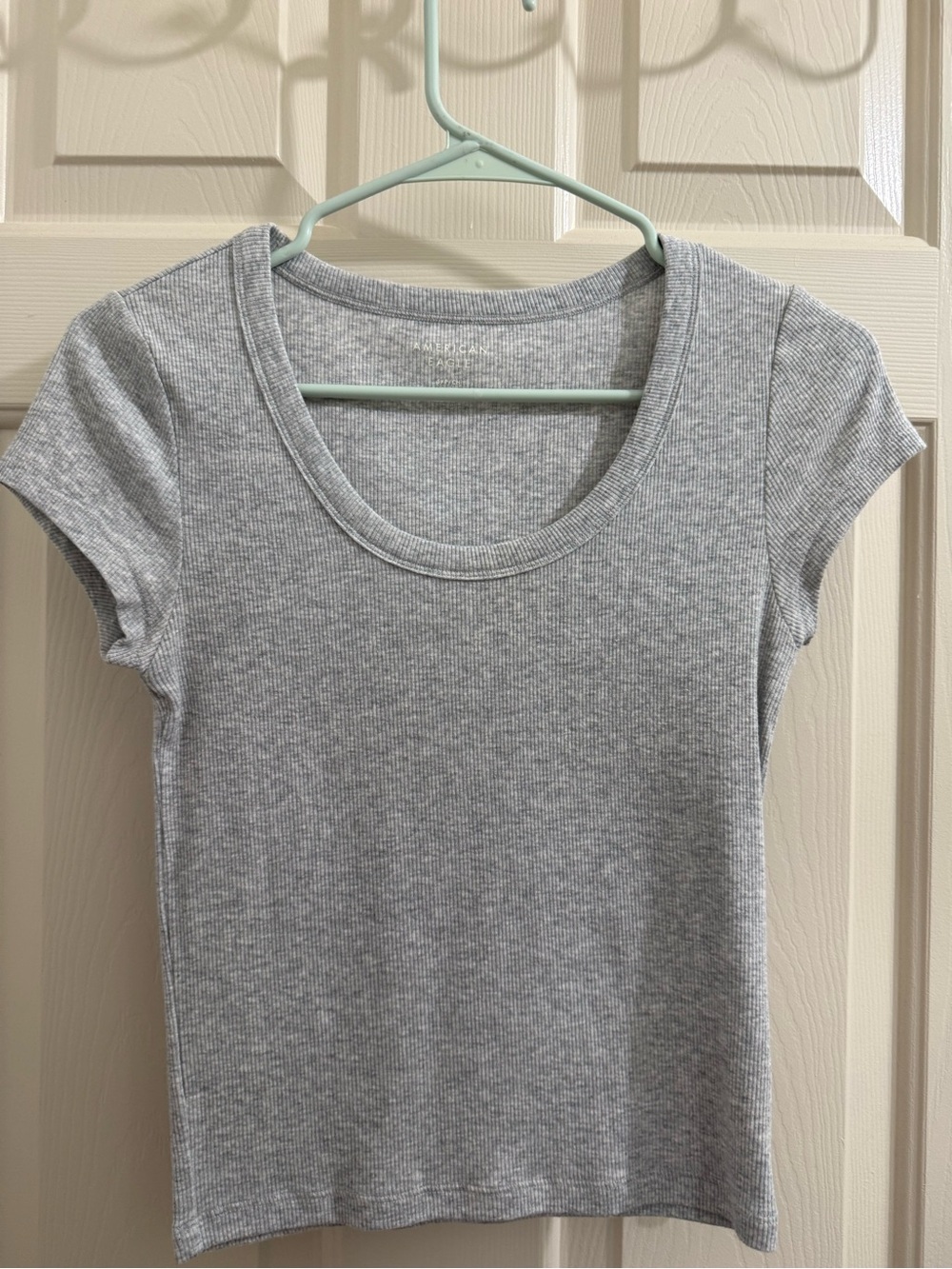 American Eagle Outfitters Light Gray Ribbed Scoop Neck Tee